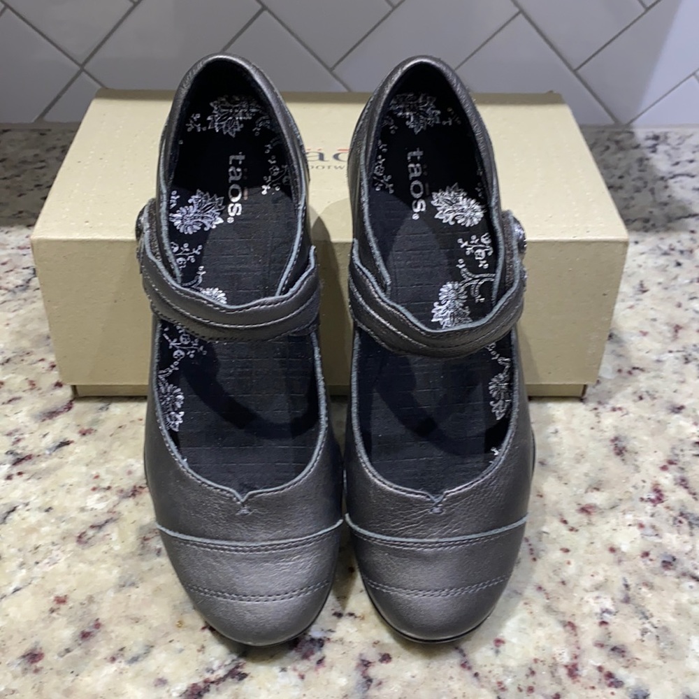 NIB Taos Footwear Applause Women’s Size 8